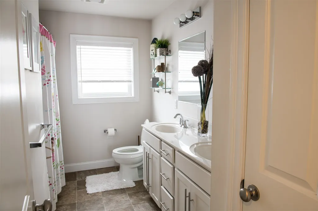 37 Lochmoor Road Fairfax VT 05454
