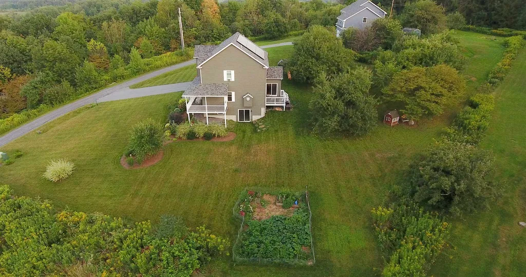 37 Lochmoor Road Fairfax VT 05454
