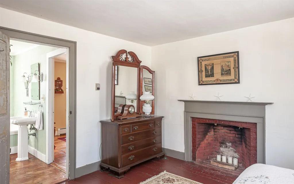 15 Elm Street Walpole NH 03608