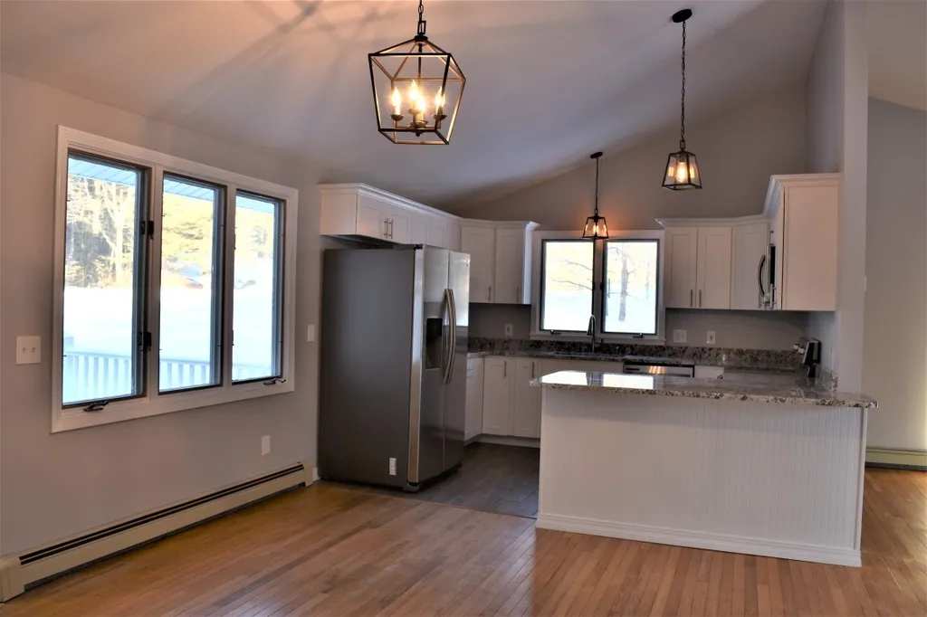 39 Fox Run Lane New London NH 03257