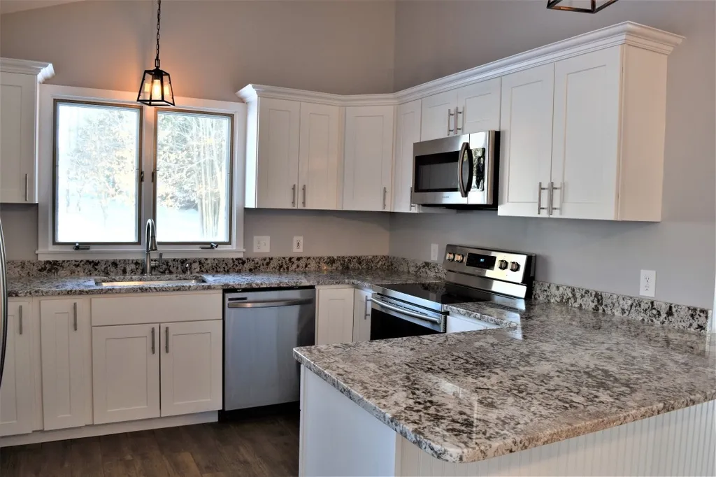 39 Fox Run Lane New London NH 03257