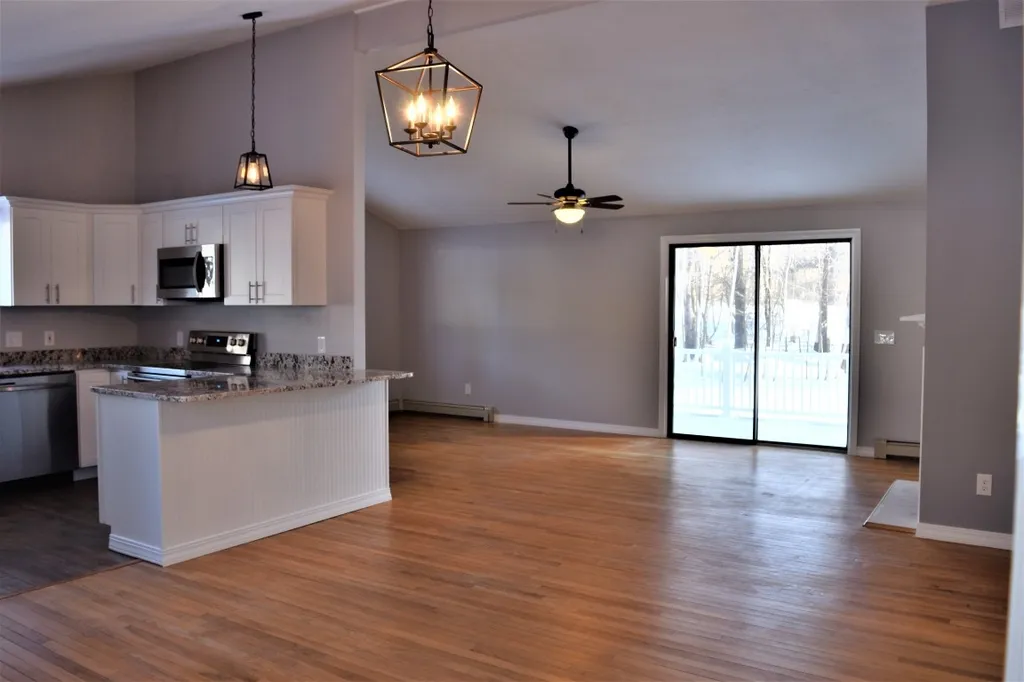39 Fox Run Lane New London NH 03257