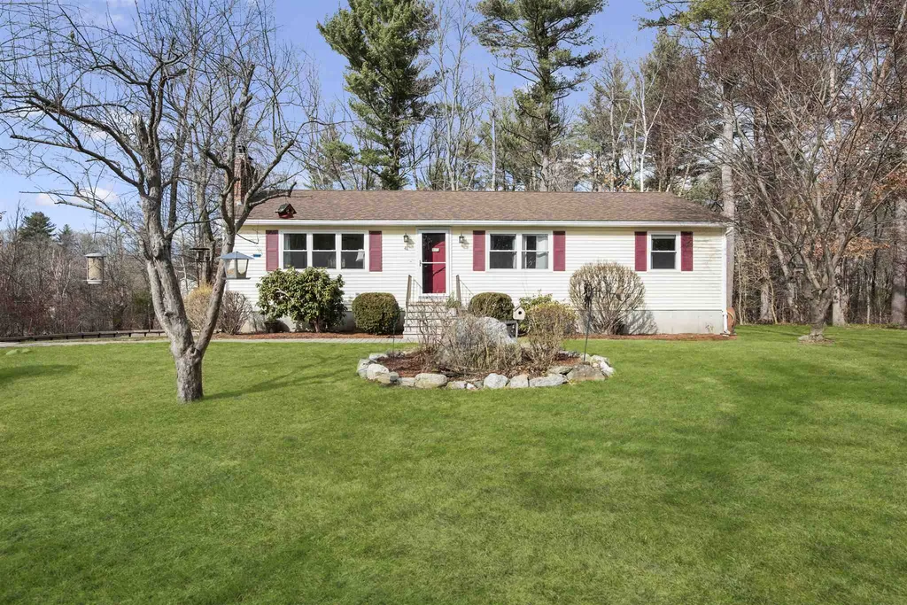 41 Blueberry Circle Pelham NH 03076