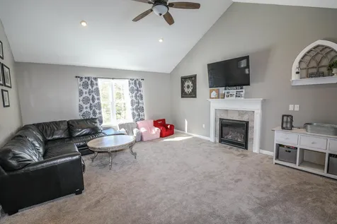 10 Lottie Lane Chichester NH 03258