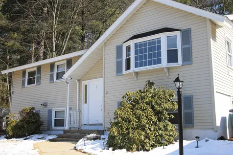 12 Greenock Lane Nashua NH 03062