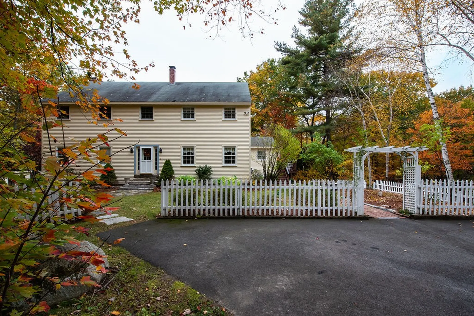26 Ledgewood Drive Derry NH 03038