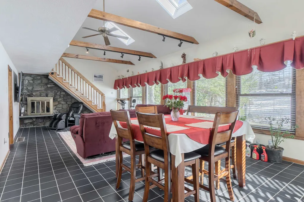 4 Lamb Road Nashua NH 03062