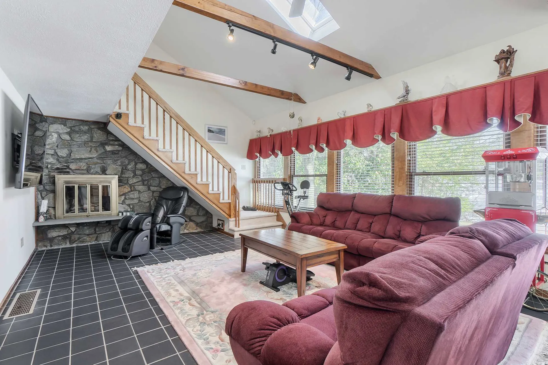 4 Lamb Road Nashua NH 03062