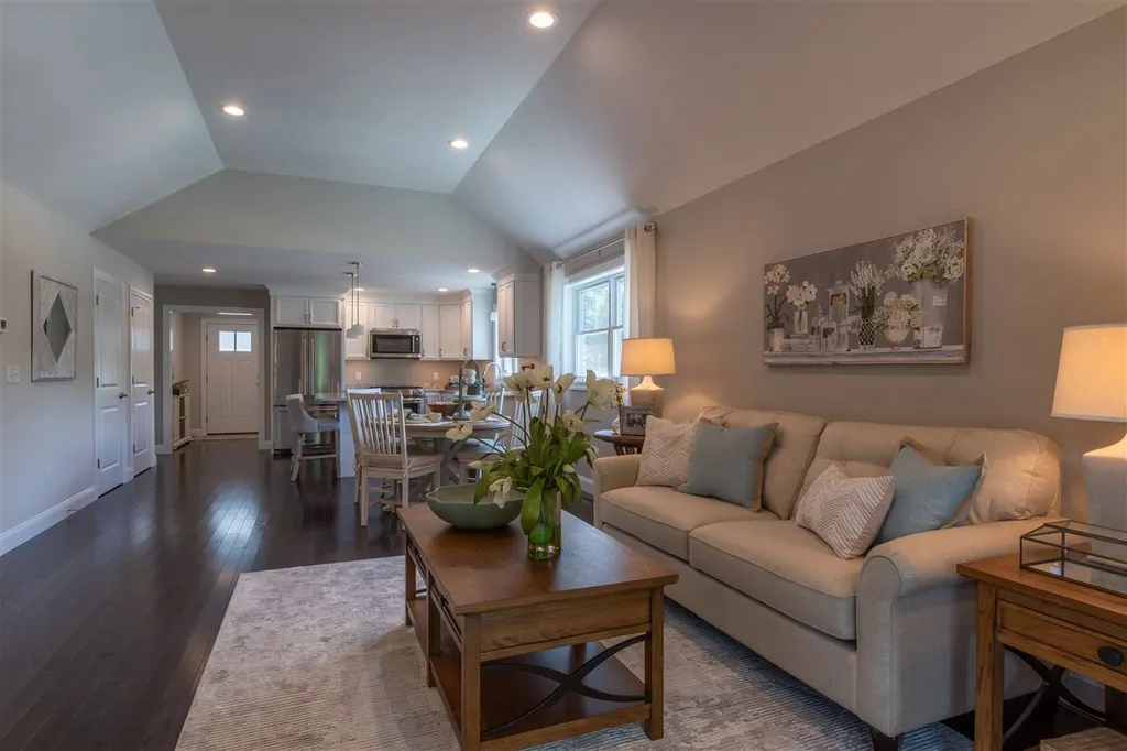 6 Pasture Lane Nashua NH 03062