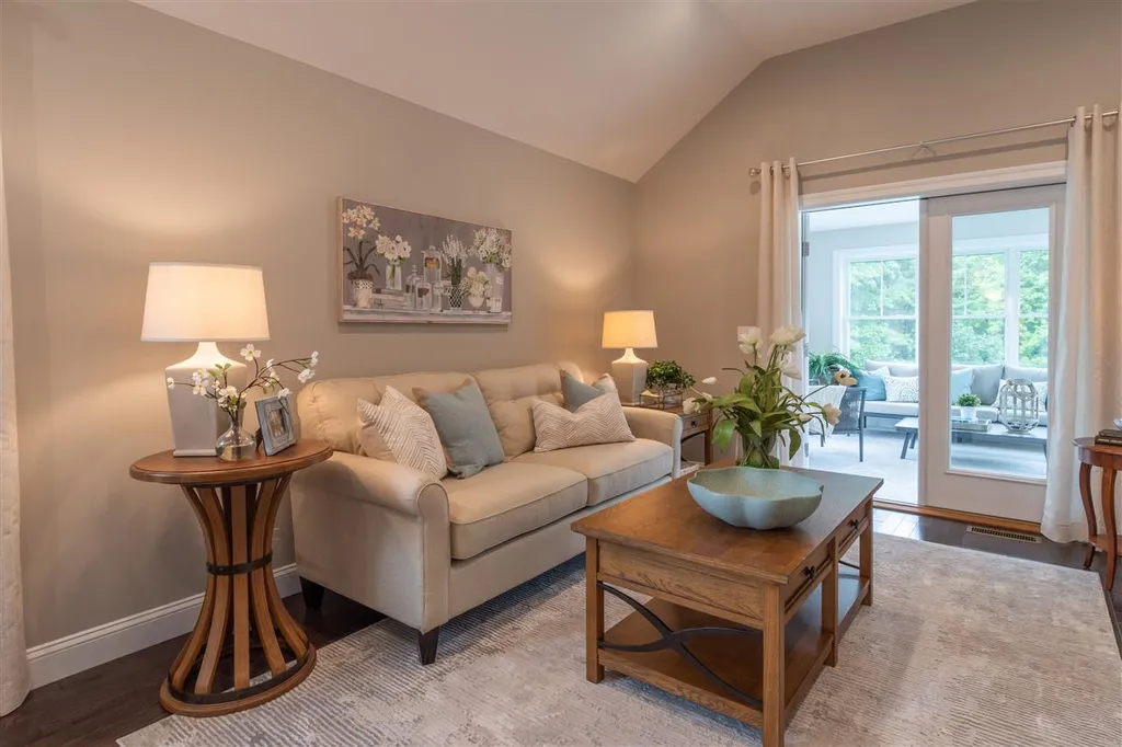 6 Pasture Lane Nashua NH 03062
