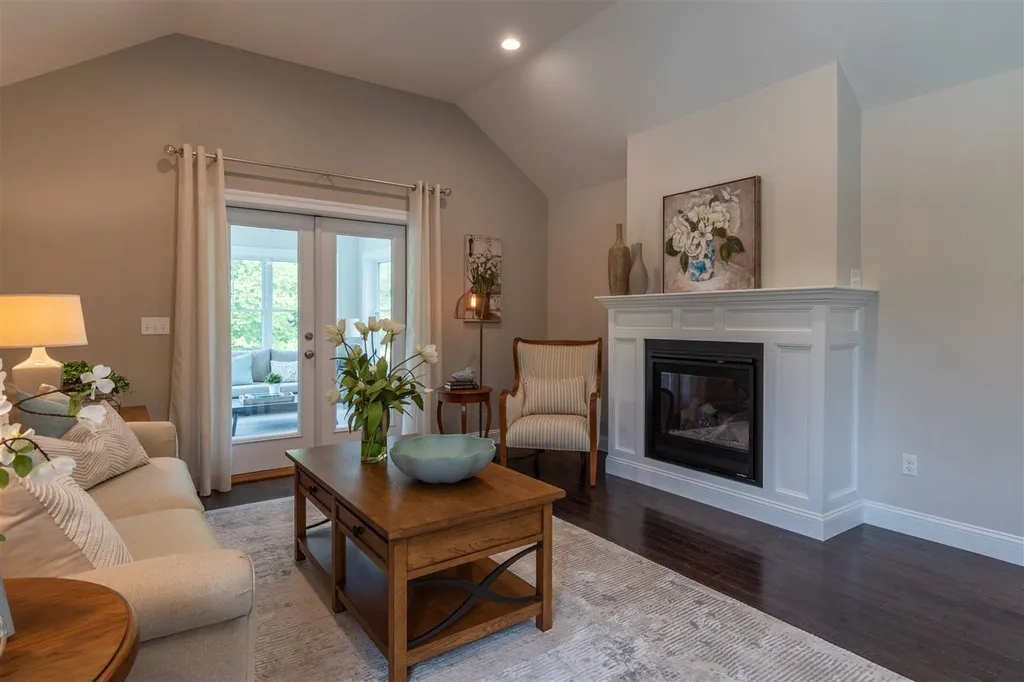 6 Pasture Lane Nashua NH 03062