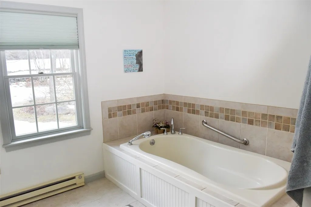 195 Tracy Road New London NH 03257