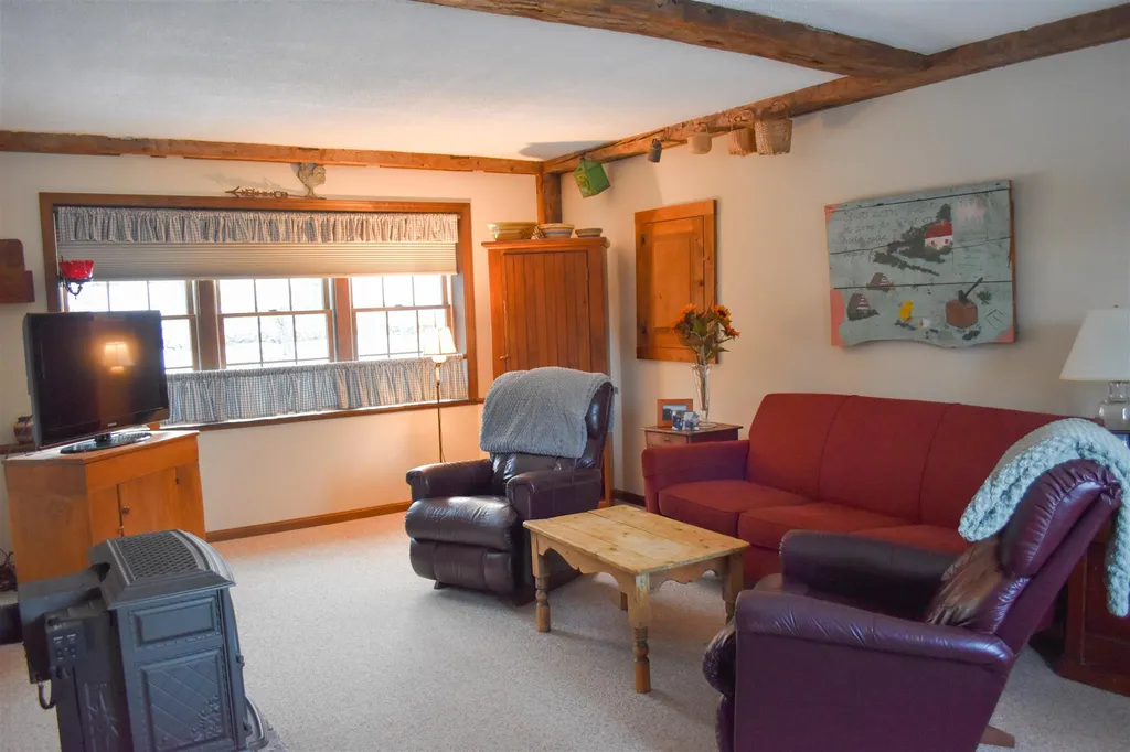 195 Tracy Road New London NH 03257