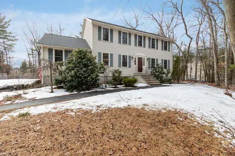 20 Wimbledon Drive Londonderry NH 03053