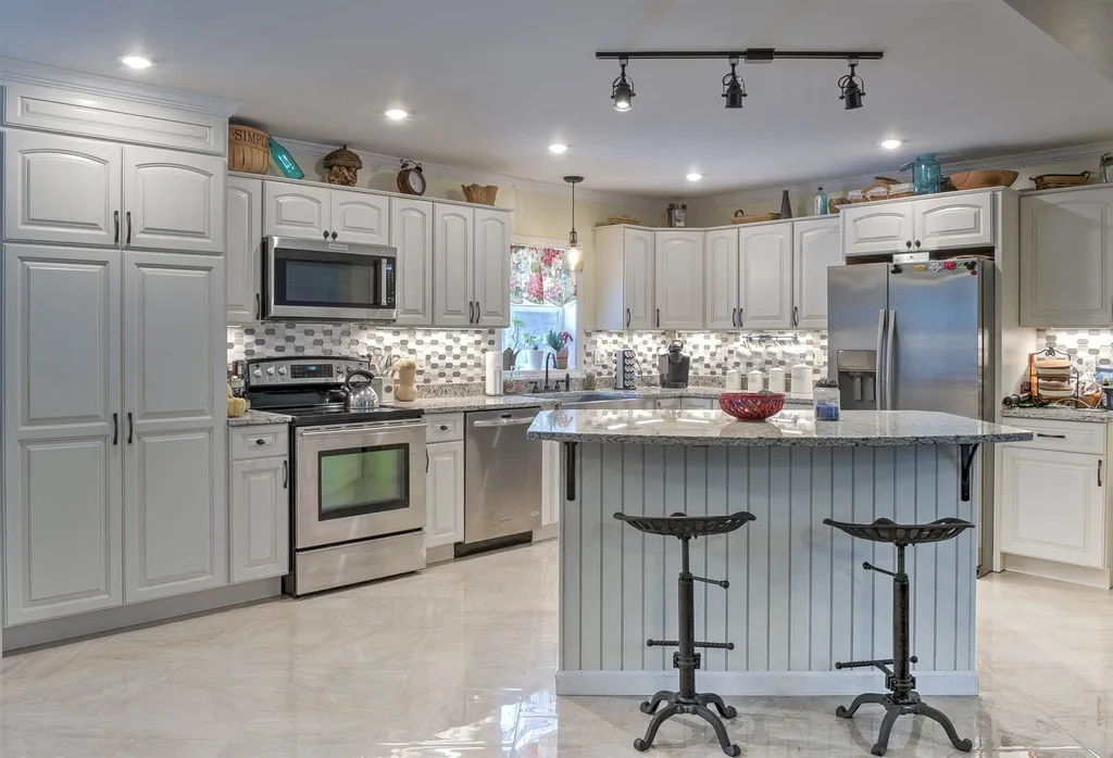 21 Old Richmond Road Swanzey NH 03446