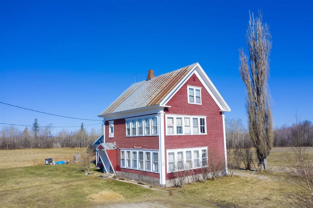 712 & 716 Meadows Road Jefferson NH 03583