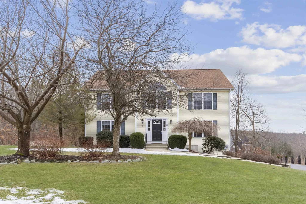 8 Woodland Drive Hudson NH 03051
