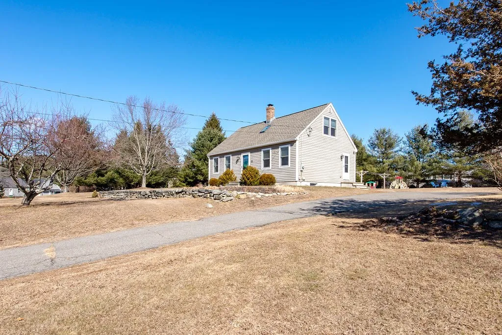 22 Holmgren Road Stratham NH 03885