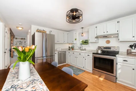 22 Holmgren Road Stratham NH 03885