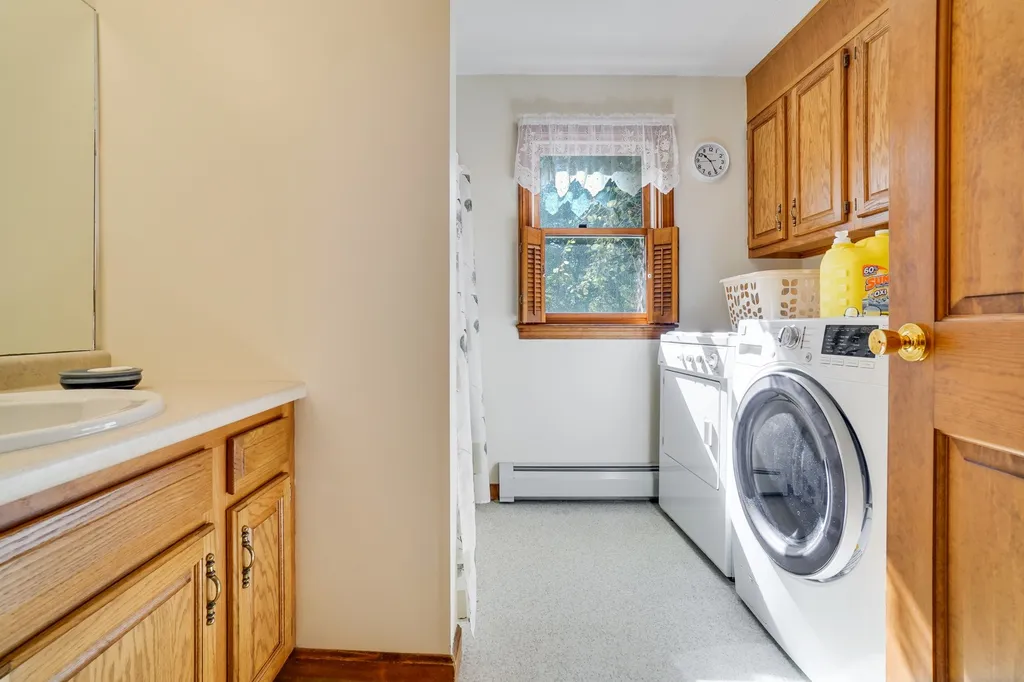 24 Pasture Drive Hudson NH 03051