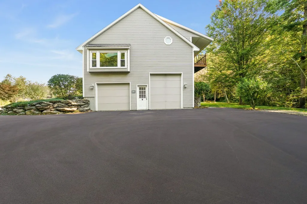 24 Pasture Drive Hudson NH 03051