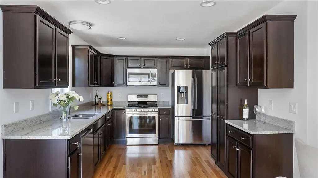 8 A Adams Way Amherst NH 03031