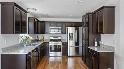 8 A Adams Way Amherst NH 03031