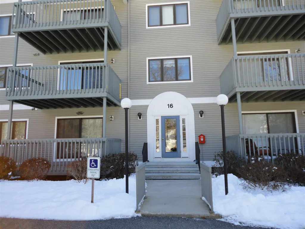 16 Ledgewood Hills Drive Nashua NH 03062