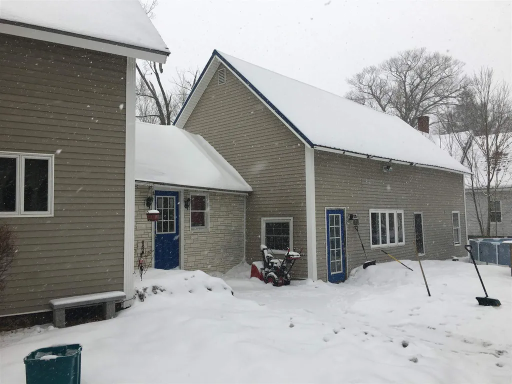 182 Pleasant Street Claremont NH 03743