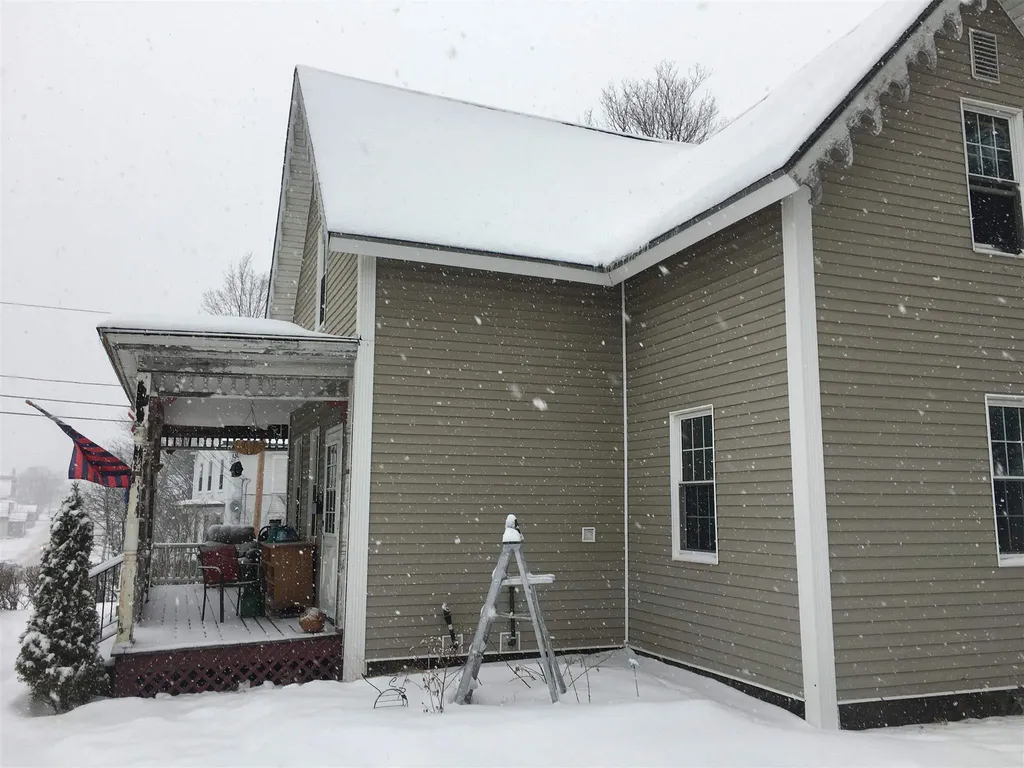 182 Pleasant Street Claremont NH 03743