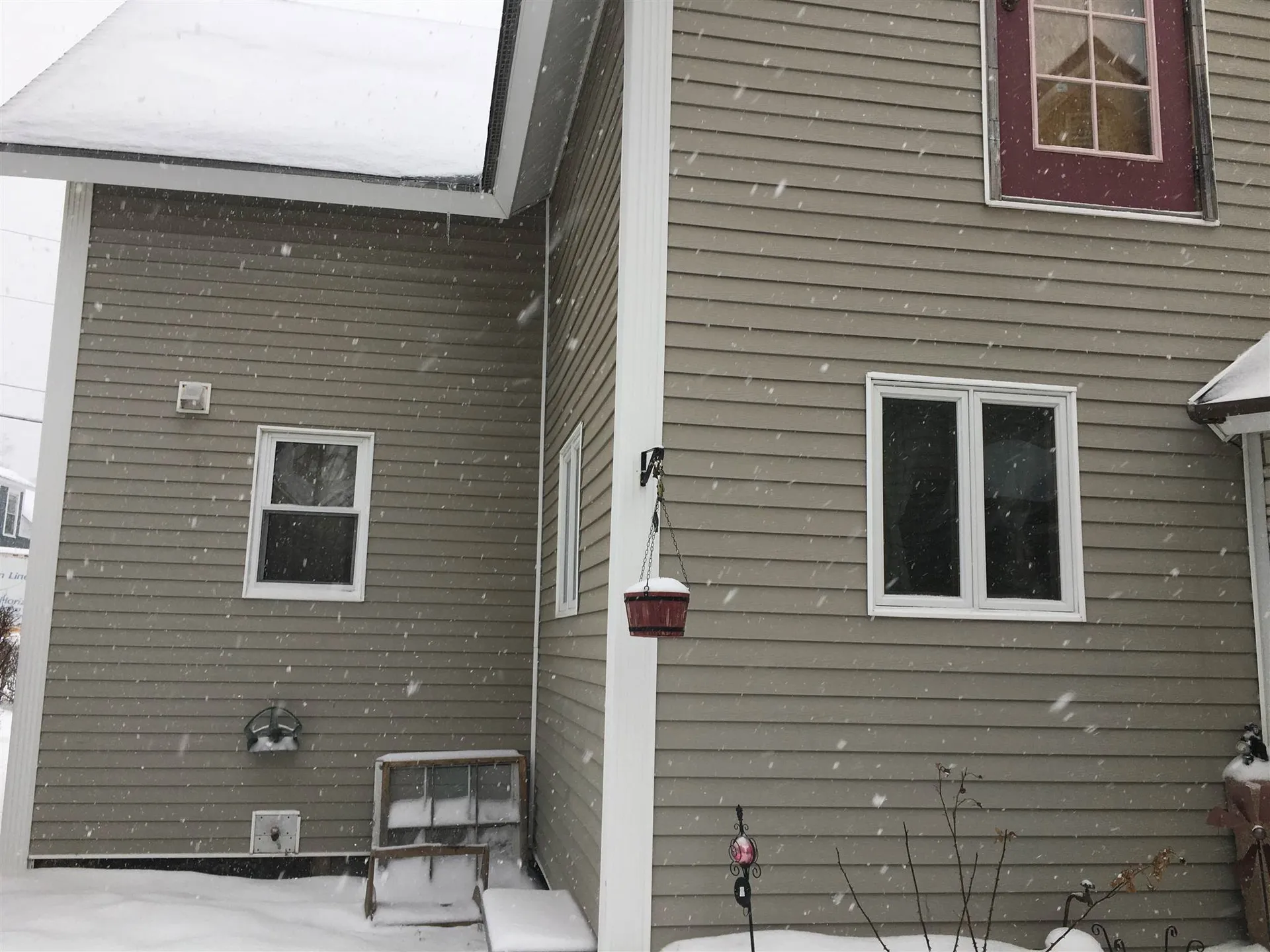182 Pleasant Street Claremont NH 03743