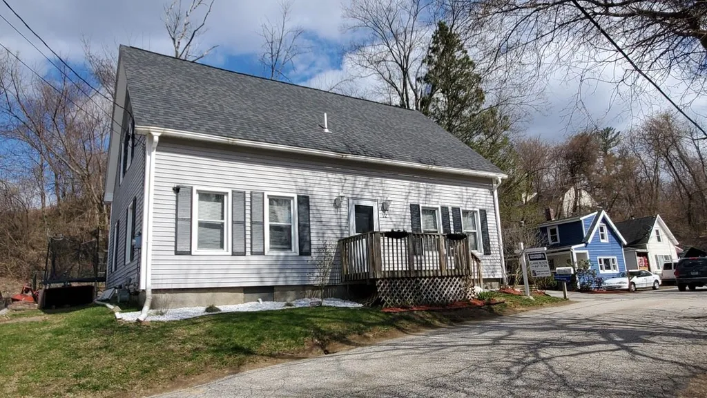 12 Chase Street Hooksett NH 03106