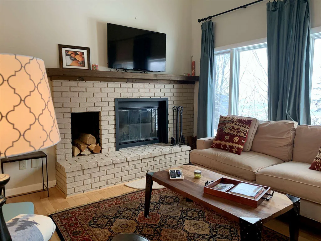 53 Lower Summit Road Warren VT 05674