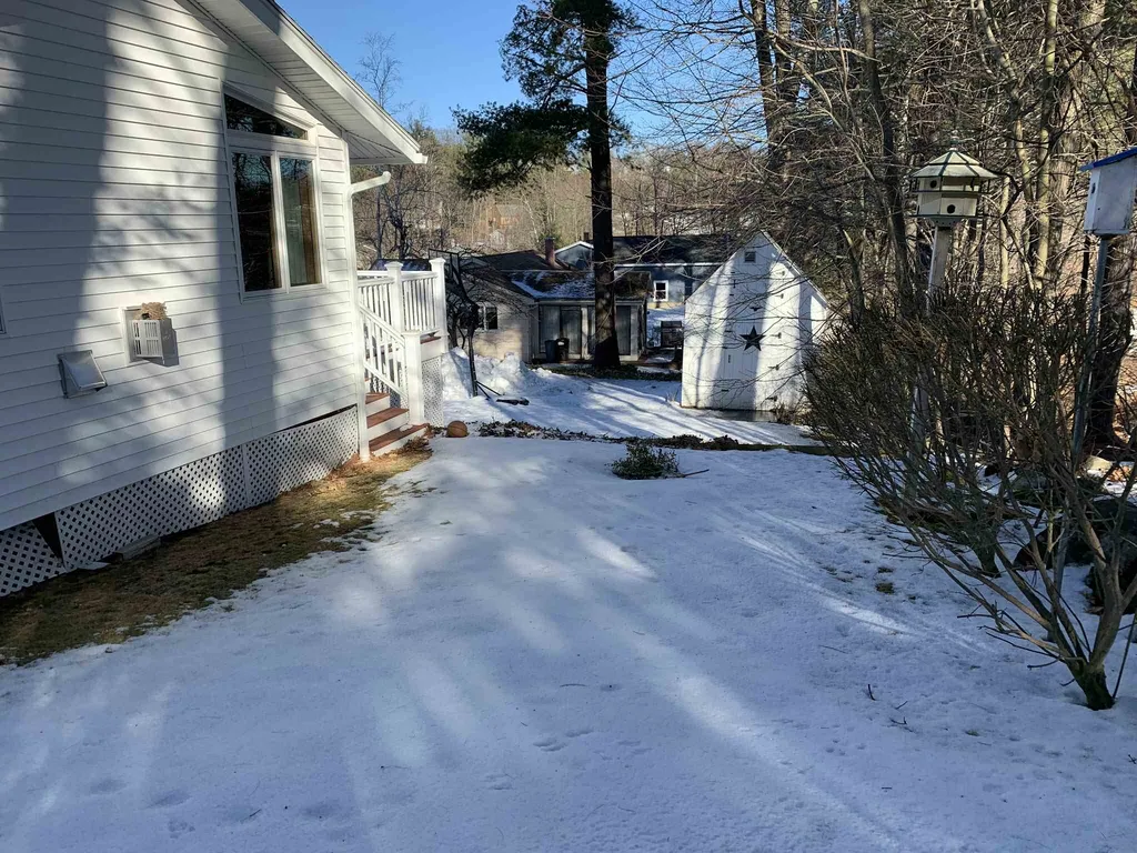 22 Edinburgh Drive Nashua NH 03062