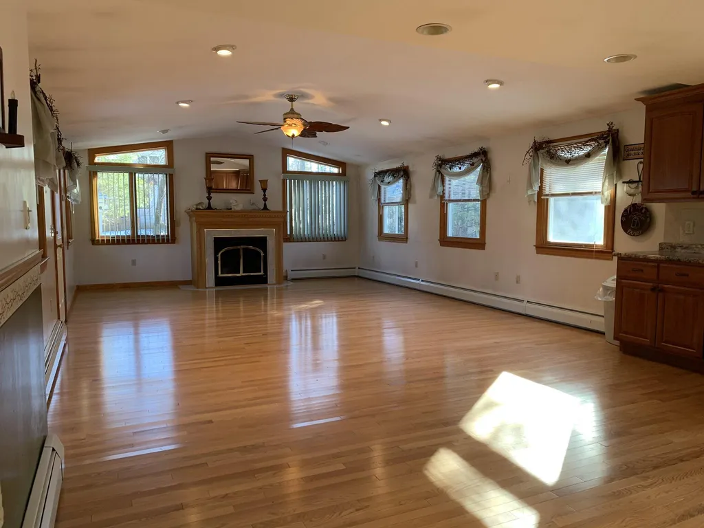 22 Edinburgh Drive Nashua NH 03062