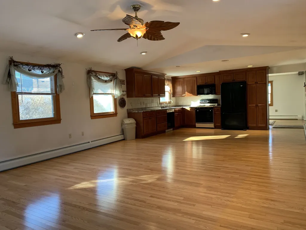 22 Edinburgh Drive Nashua NH 03062