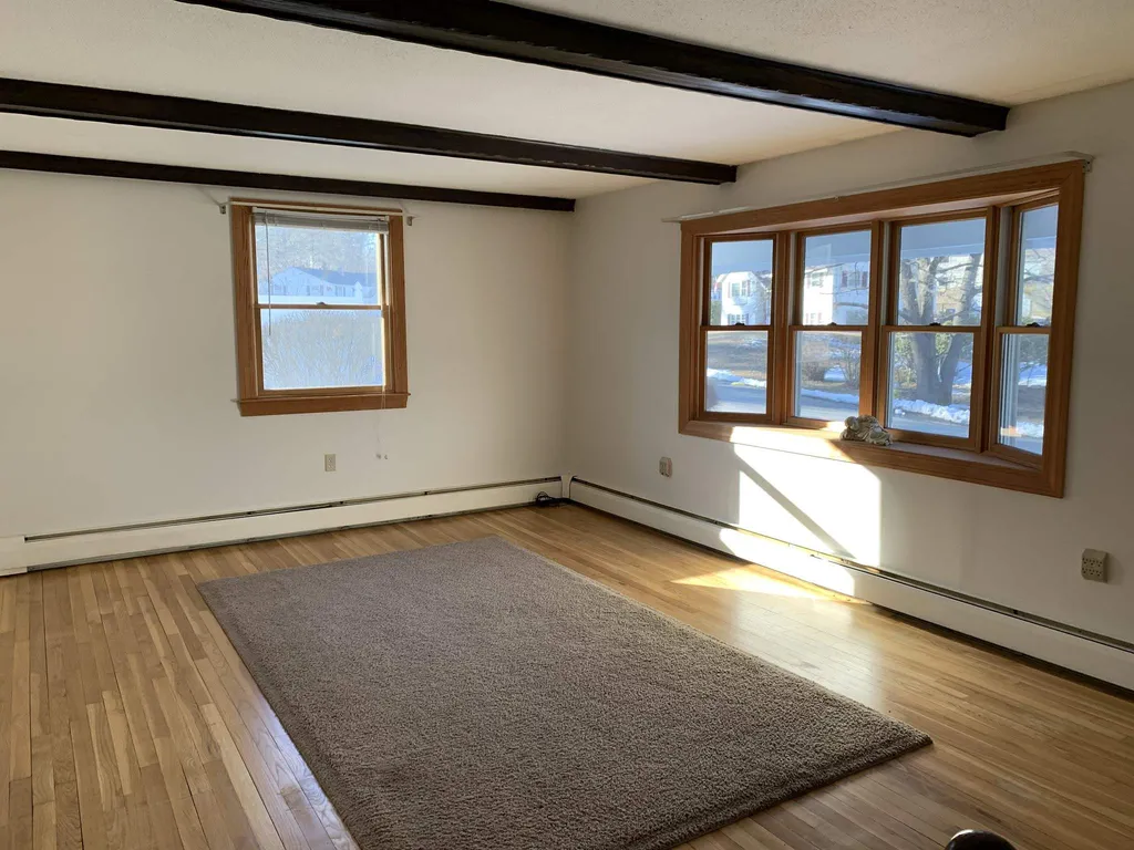 22 Edinburgh Drive Nashua NH 03062