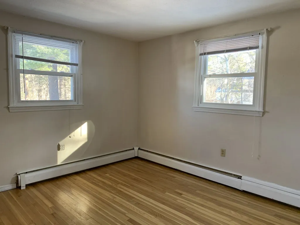 22 Edinburgh Drive Nashua NH 03062
