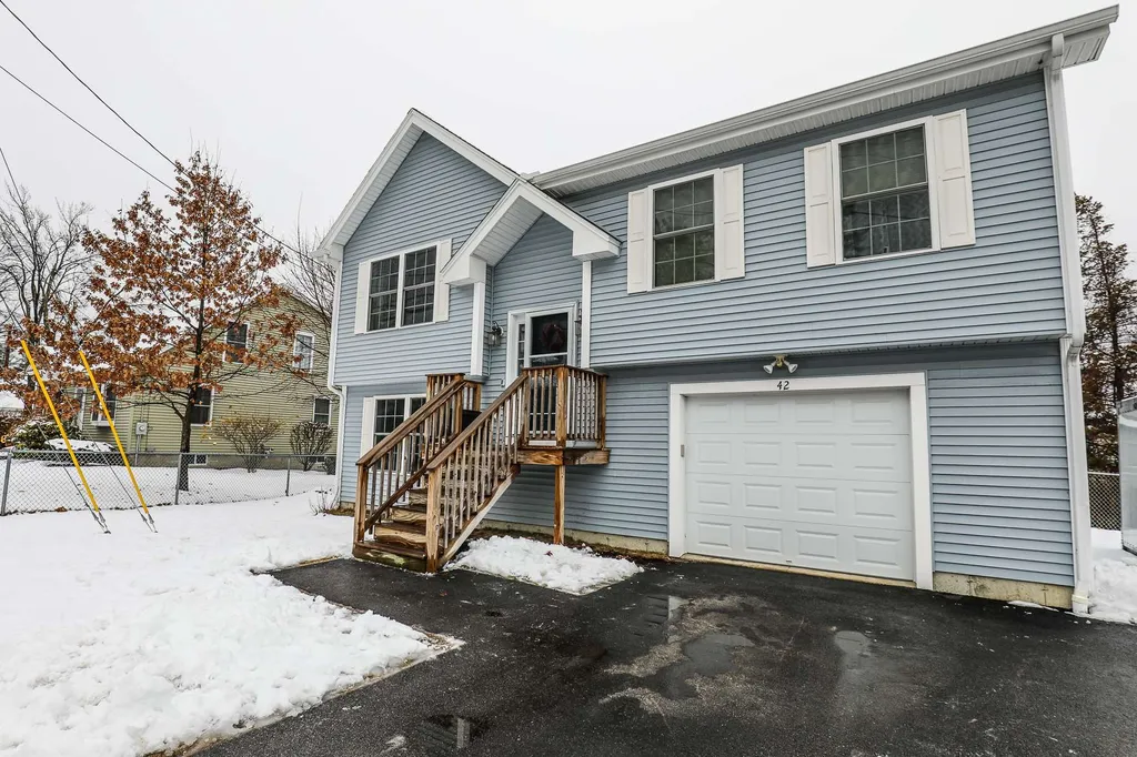 42 Pine Hill Road Nashua NH 03063