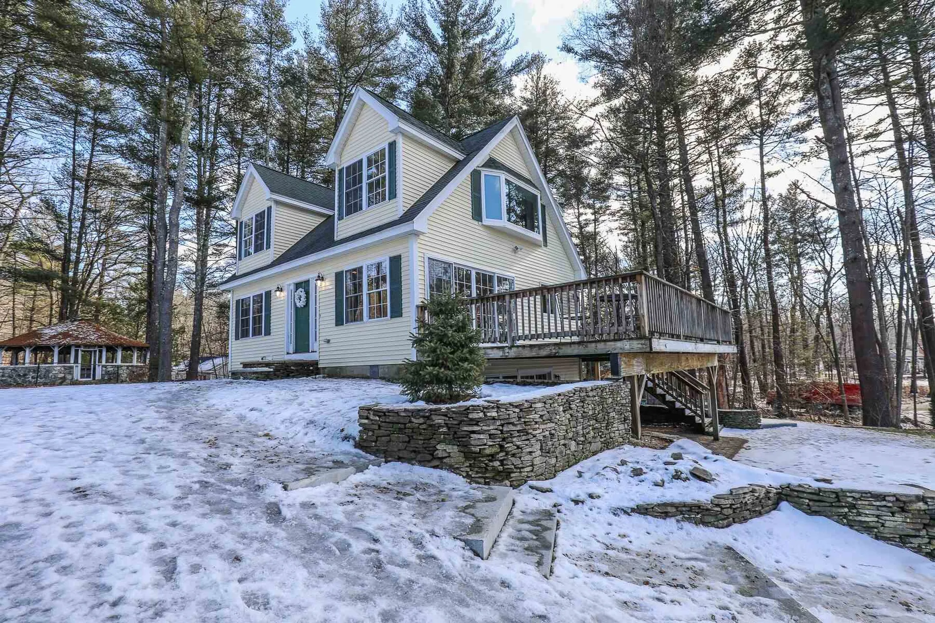 24 Lilac Lane Pelham NH 03076