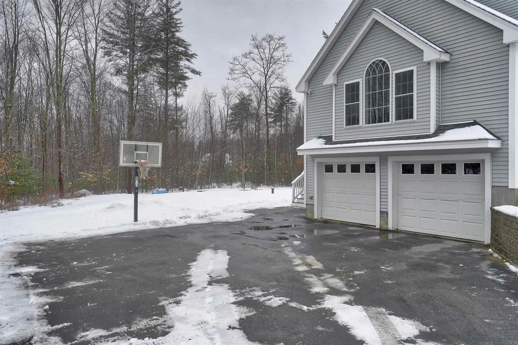24 Liberty Lane Barrington NH 03825