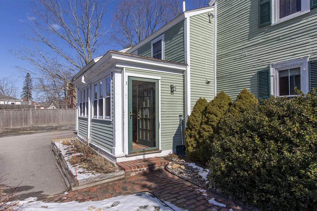 pt141 in exeter nh 41 Front Street Exeter, NH