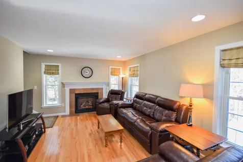 49 Olde Bridge Lane Epping NH 03042