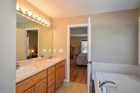 49 Olde Bridge Lane Epping NH 03042