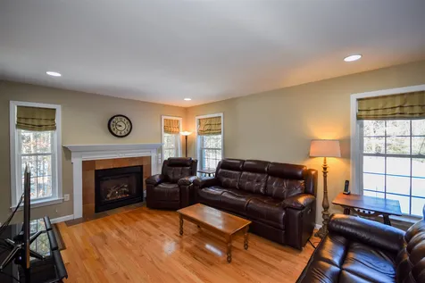 49 Olde Bridge Lane Epping NH 03042