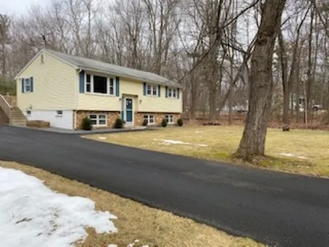 358 Sherburne Road Pelham NH 03076