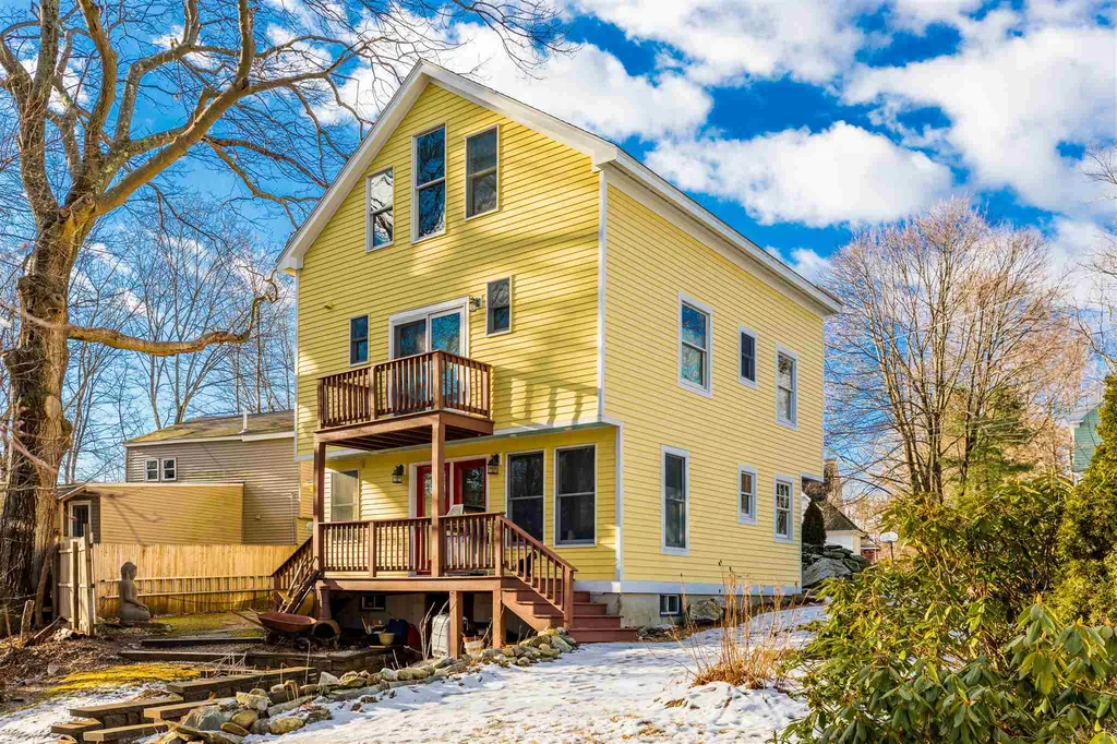 19 Cross Street Kittery ME 03904