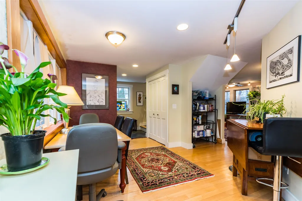 19 Cross Street Kittery ME 03904