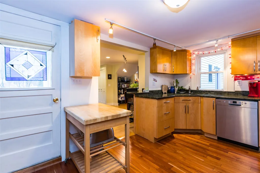 19 Cross Street Kittery ME 03904