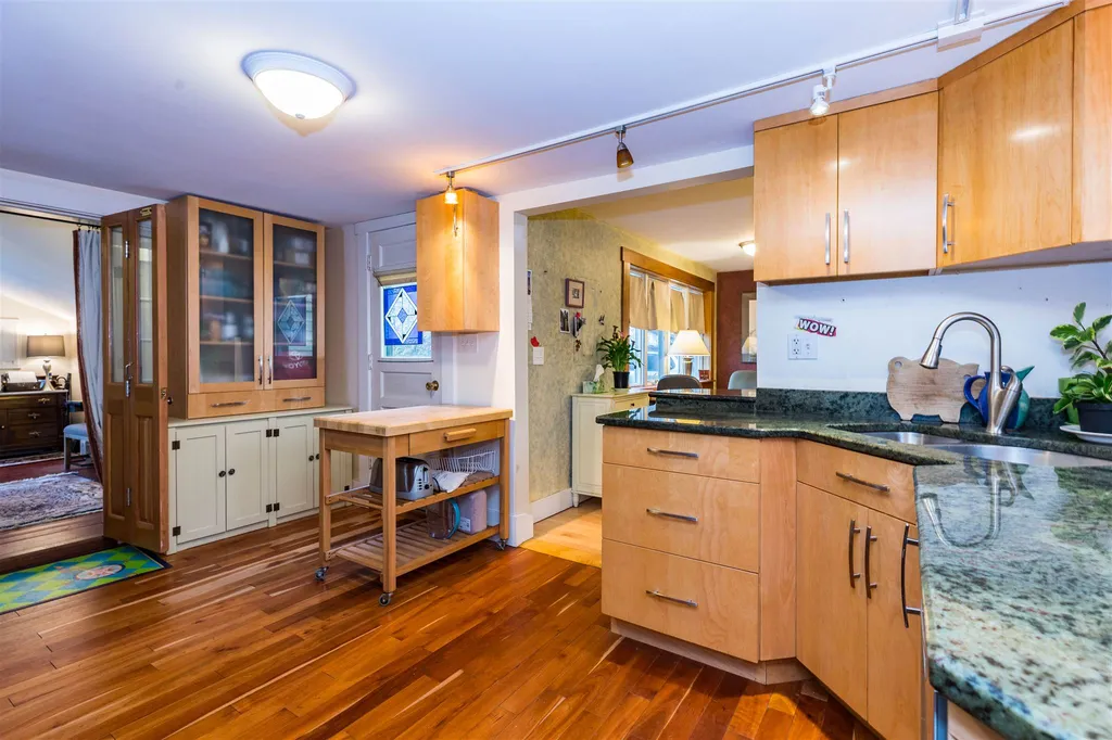 19 Cross Street Kittery ME 03904